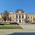 38°C IZ PROGNOZE NE ZNAČI 38°C U GRADU: Kragujevac zagrejan odlukama, ne samo klimom - Kad beton pobedi drveće, ulice postaju…