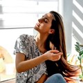 Ogromne police, neobične vaze i kutak za slikanje: Ovo je dom Dragane Kosjerine! Svetao stan prelepe voditeljke odiše…