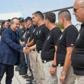 Министар Дачић обишао међународне ватрогасно-спасилачке тимове Румуније, Словачке и Чешке, па им се захвалио