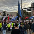 Dva paralelna skupa u Nišu završila fizičkim sukobom, policija dozvolila spajanje učesnika, pa se umešala