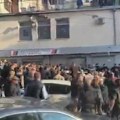 MUP: Dva policajca povređena u Lazarevcu, napadači ih gađali kamenicama i pirotehnikom