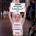 Мода: Борци за права животиња прекинули ревију Викторије Бекам