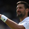 „Kosi tata, kosim ja“: Novak Đoković zapevao Srđanov hit u predigri meča sa Sinerom (VIDEO)