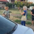 Žena nasrnula kosom na Kragujevčane koji su doneli pomoć ugroženima od požara: "Ko mi dira Vučića..."