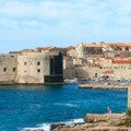 Malo se zaneli! Skandalozan snimak iz Dubrovnika: Mladići k'o od majke rođeni nisu marili za povike prolaznika