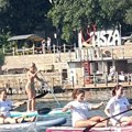 Regata na SUP daskama od Sente do Sanada i nazad Uživanje u laganim zaveslajima Tisom između Bačke i Banata
