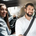 Žene parfem i šminku, muškarci kondome i alat: Pitali su vozače u Srbiji šta obavezno drže u automobilu, a evo šta je…