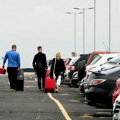 Evo zašto se akumulator automobila brže prazni na parkingu aerodroma nego inače