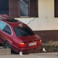 (Фото, видео) возач: Бмв-а улетео породици у спаваћу собу Несвакидашња несрећа код Орашја, пуким чудом није било жртава