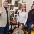 Prva slava sa novim zetom: Suzana Mančić obeležila Aranđelovdan sa porodicom, objavila fotku: Gori sveća ispod ikona, na stolu…