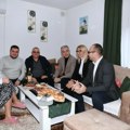 Predstavnici Srpske liste posetili osmočlanu porodicu Jović u Ranilugu