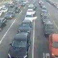 (Foto) Ljudi kipte od besa, čuju se sirene, totalni haos! Nezapamćene scene na ovom graničnom prelazu, putnici ogorčeni: Ovako…
