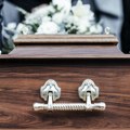 Срби поделили најлуђе анегдоте са сахране! Овако нешто нема ни на филму: "Светомире, ти ухвати бидермајер"