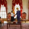 Siljanovska Davkova u Istanbulu izrazila saučešće Erdoganu za žrtve pucnjave u školi