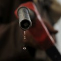 Do 8. maja i dalje niže akcize na derivate nafte: Za bezolovni benzin 54 dinara po litru