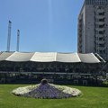 Sve spremno za TRODNEVNI muzički SPEKTAKL za Đurđevdan: Postavljena bina ispred Skupštine grada (FOTO)