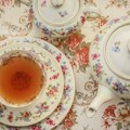 Kupila porcelansko posuđe za siću: Kada je videla koliko vredi, nije mogla da veruje