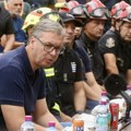 Vučić: Odlikovaću mnoge vatrogasce, zahvaljujući njima nema žrtava