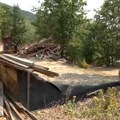 Nastavljeno rušenje objekata u vlasništvu Srba na Gazivodama - porušeno najmanje šest vikendica u Međeđem Potoku