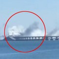 Ukrajinci gađali Krimski most: Izdiže se gust dim, uzbuna na poluostrvu, PVO obara projektile! Odbijen i napad dronova…