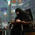U Iranu otvorena birališta uz apatiju birača i mera protiv onih koji pozivaju na bojkot