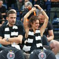 Mlada glumica vatreni navijač Partizana: Lepa Anja potiče iz sportske porodice, a evo u čijem društvu je gledala veliko…