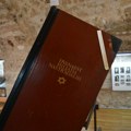 Knjiga stradanja, žuta traka i logorska haljina kao sjećanje na holokaust