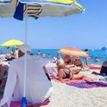 Mladi par iz Beograda traži knjige na letovanju, Srbi ih brutalno napali: "Oni bi da čitaju umesto da se..."