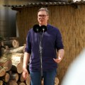 Vučić: Veliki problemi u Junajted grupi, afera prisluškivanja biće cirkuska predstava