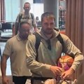 Otišla najveća zvezda Evrobasketa, Dončić stavio sok u džep, još jednom ispoštovao fanove i napustio Rigu