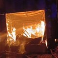 Skoro 500 kvadrata pretvorilo se u prah i pepeo: Izgoreo deo fabrike, silni plastenici, sreća u nesreći da je barem kuća…