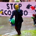 Aktivisti obojili u zeleno reke, kanale i fontane širom Italije uz poruku "Zaustaviti ekocid"