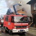 Пожар у ужем центру Новог Пазара захватио кућу и занатске радње