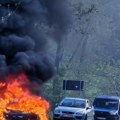 (Foto) Drama kod Kruševca: Izgoreo automobil nasred puta, od vozila ostala samo metalna konstrukcija
