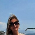 Gole noge u prvom planu Voditeljka RTS-a podelila video sa letovanja, komentari pljušte: "Najlepša ženo!", u šestoj deceniji…
