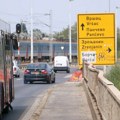 Dim na Pančevačkom mostu: Vatra stigla do kolovoza, gori rastinje