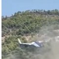 (Video) Šok na grčkom ostrvu: Helikopter sleteo na plažu, među kupače, a onda je drama eskalirala kada je jedan muškarac bacio…