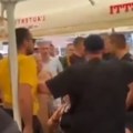 Snimak otkriva da je blokader držao čekić, usporeni kadrovi to dokazuju