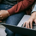 Šta treba da uradite pre nego što prodate ili bacite stari laptop