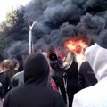 Protesti u Tirani – zapaljeni delovi zgrada Ministarstva prosvete i Gradske kuće