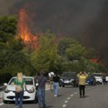 (FOTO) Vatrogasci nastavljaju da se bore protiv požara u Grčkoj