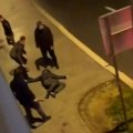 UZNEMIRUJUĆI SNIMAK ubistva mladića u Splitu, ubica stoji pored žrtve sa nožem