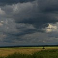 Upaljen narandžasti meteoalarm: RHMZ upozorava na vremenske nepogode u Srbiji