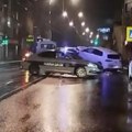 Saobraćajna nesreća na Voždovcu Vozač pobegao sa lica mesta nakon sudara (video)