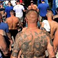 Zastrašujuće! Poljski huligani špartaju Beogradom kao vojska! Tetovirani od glave do pete lome izloge, pale baklje - ulivaju…