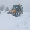 Ekipe putarskih preduzeća 24 sata na terenu, oprez u vožnji zbog poledice