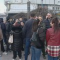 Protest radnika fabrike Gir ispred Skupštine Kraljeva: Nisu primili tri plate, isključili mašine