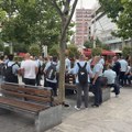 Protest radnika GSP zbog privatizacije, Šapiću rođendanska torta u obliku trolejbusa
