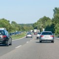 Sme li se preticati desnom trakom u Srbiji? Raskrinkana najveća vozačka zabluda - evo gde sme, a gde sledi paprena kazna!