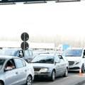 Putnička vozila na Gradini i Preševu čekaju po 20 minuta na ulazu u Srbiju